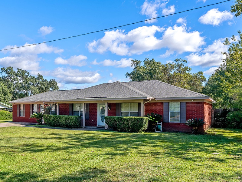 23186 Pecan St. Robertsdale, AL 36567